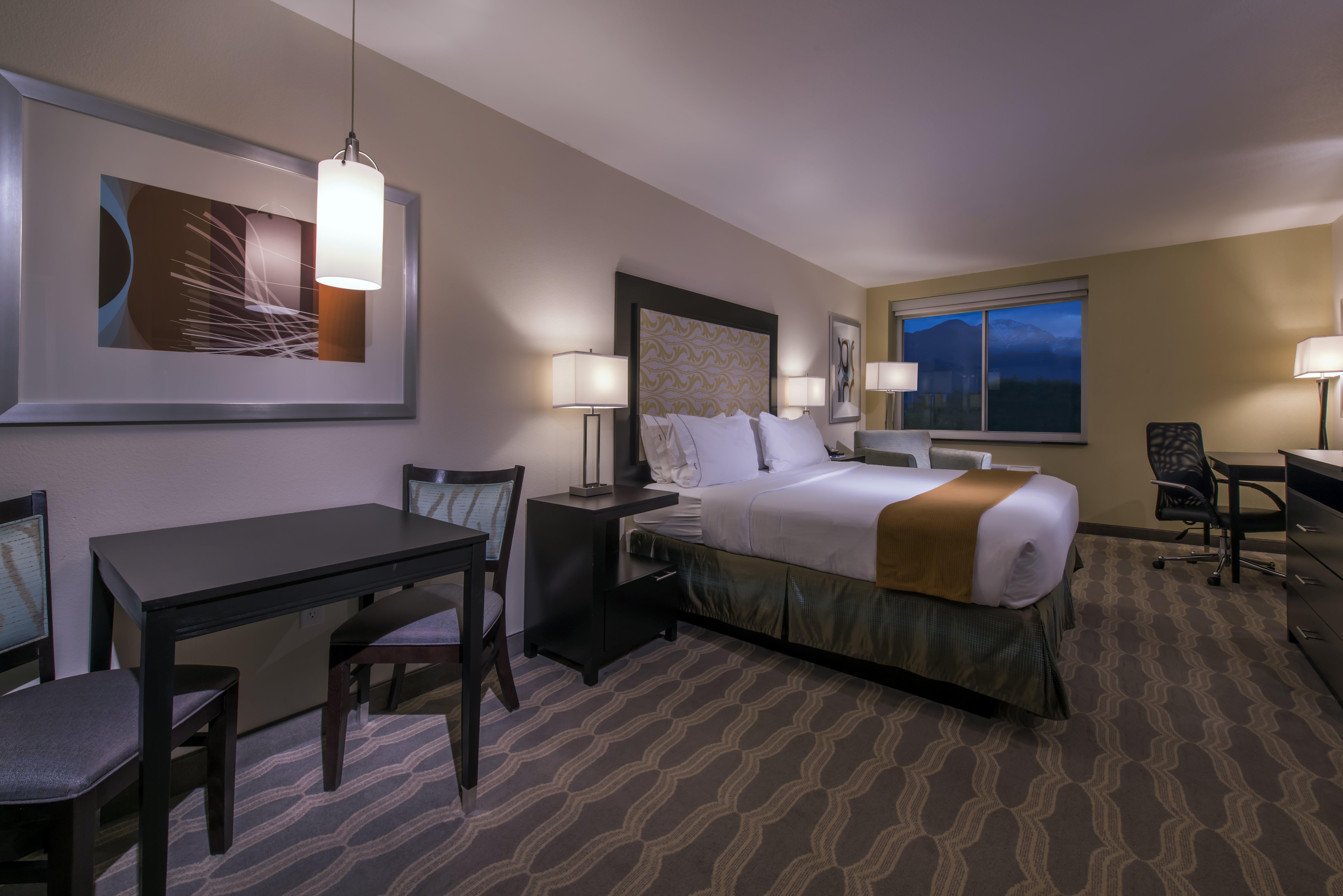 Holiday Inn Express & Suites Colorado Springs Central By Ihg Exteriör bild