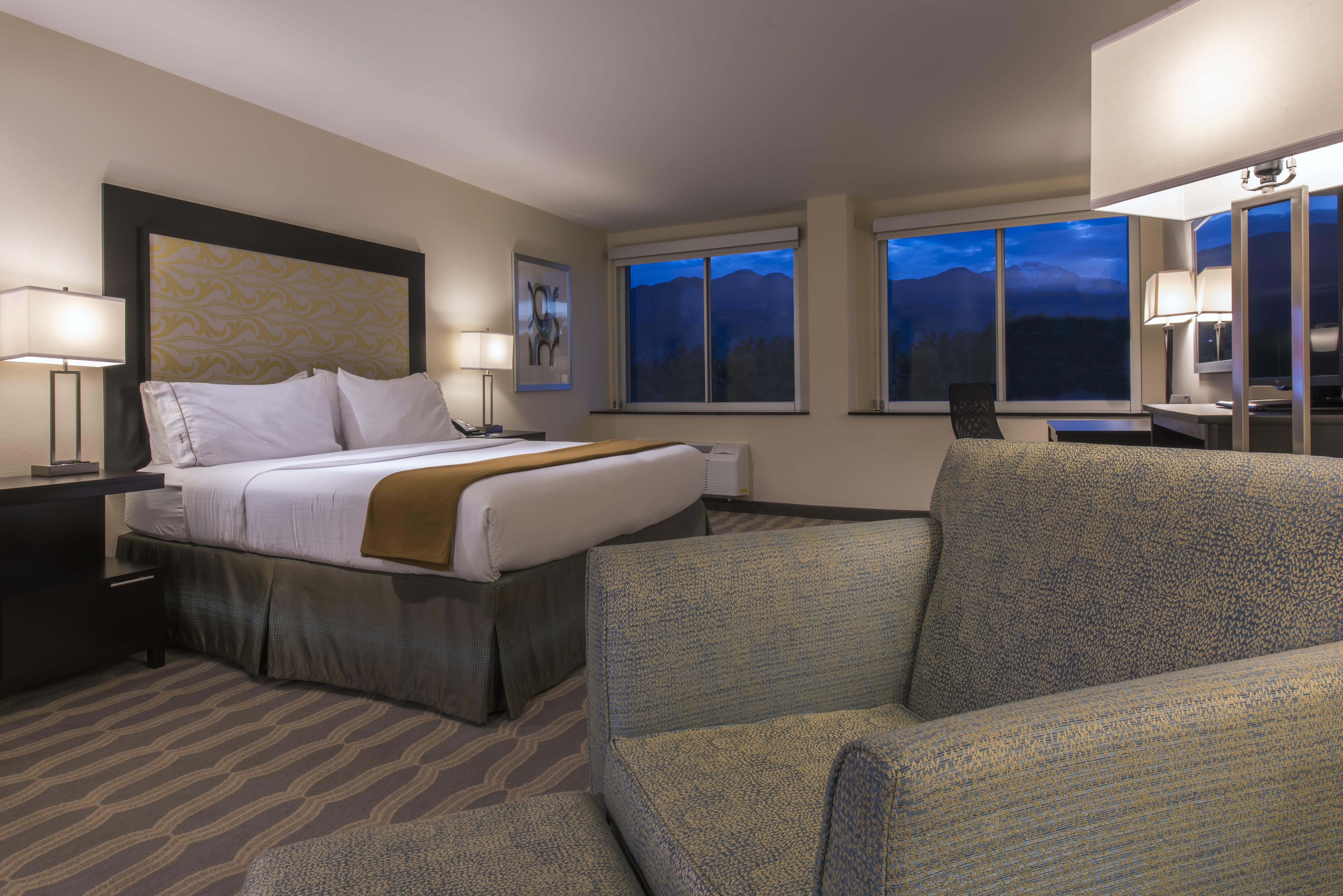 Holiday Inn Express & Suites Colorado Springs Central By Ihg Exteriör bild