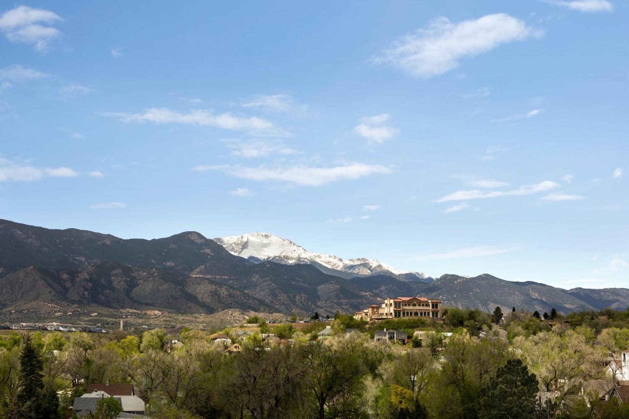 Holiday Inn Express & Suites Colorado Springs Central By Ihg Exteriör bild
