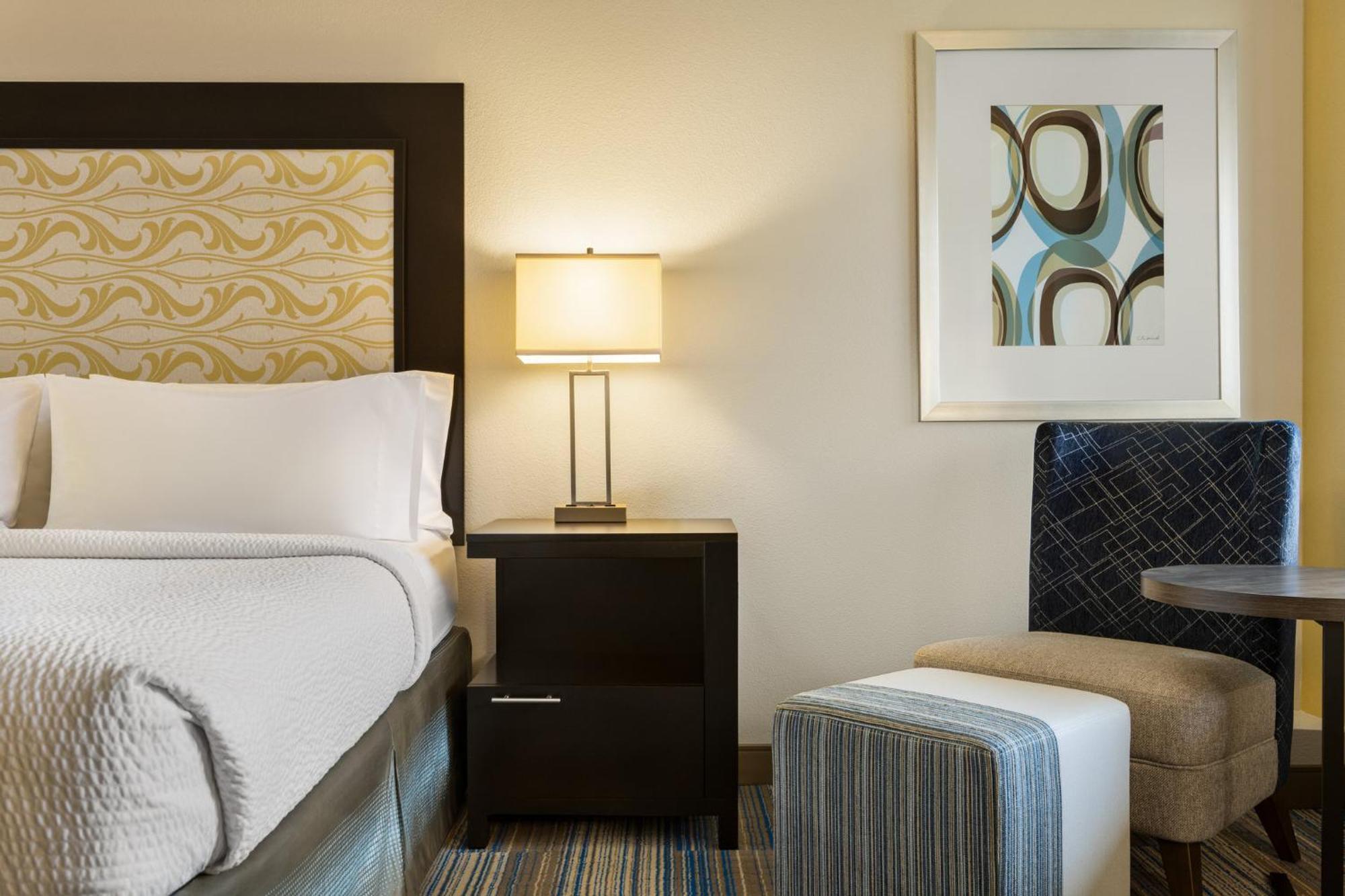 Holiday Inn Express & Suites Colorado Springs Central By Ihg Exteriör bild