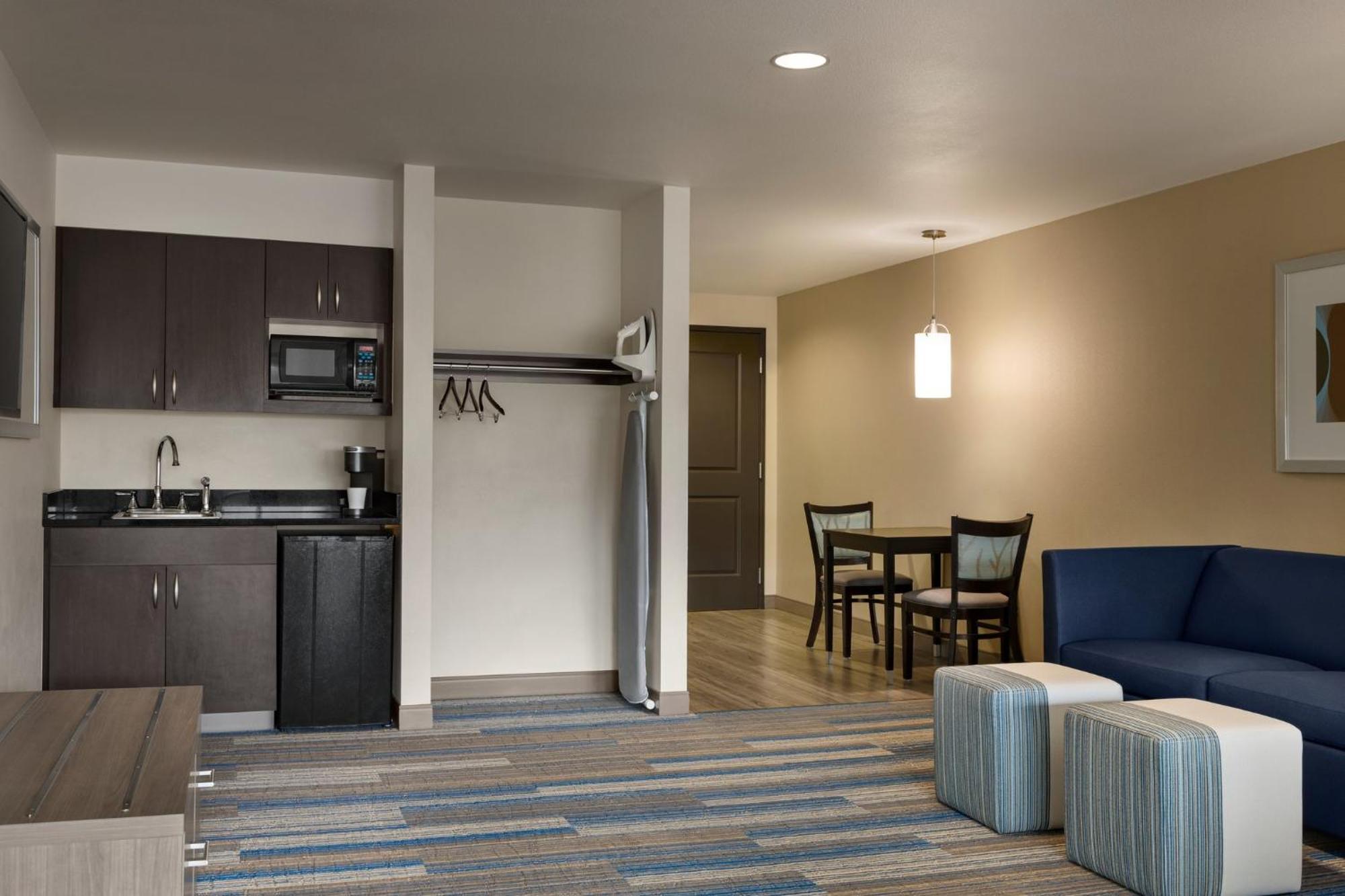 Holiday Inn Express & Suites Colorado Springs Central By Ihg Exteriör bild