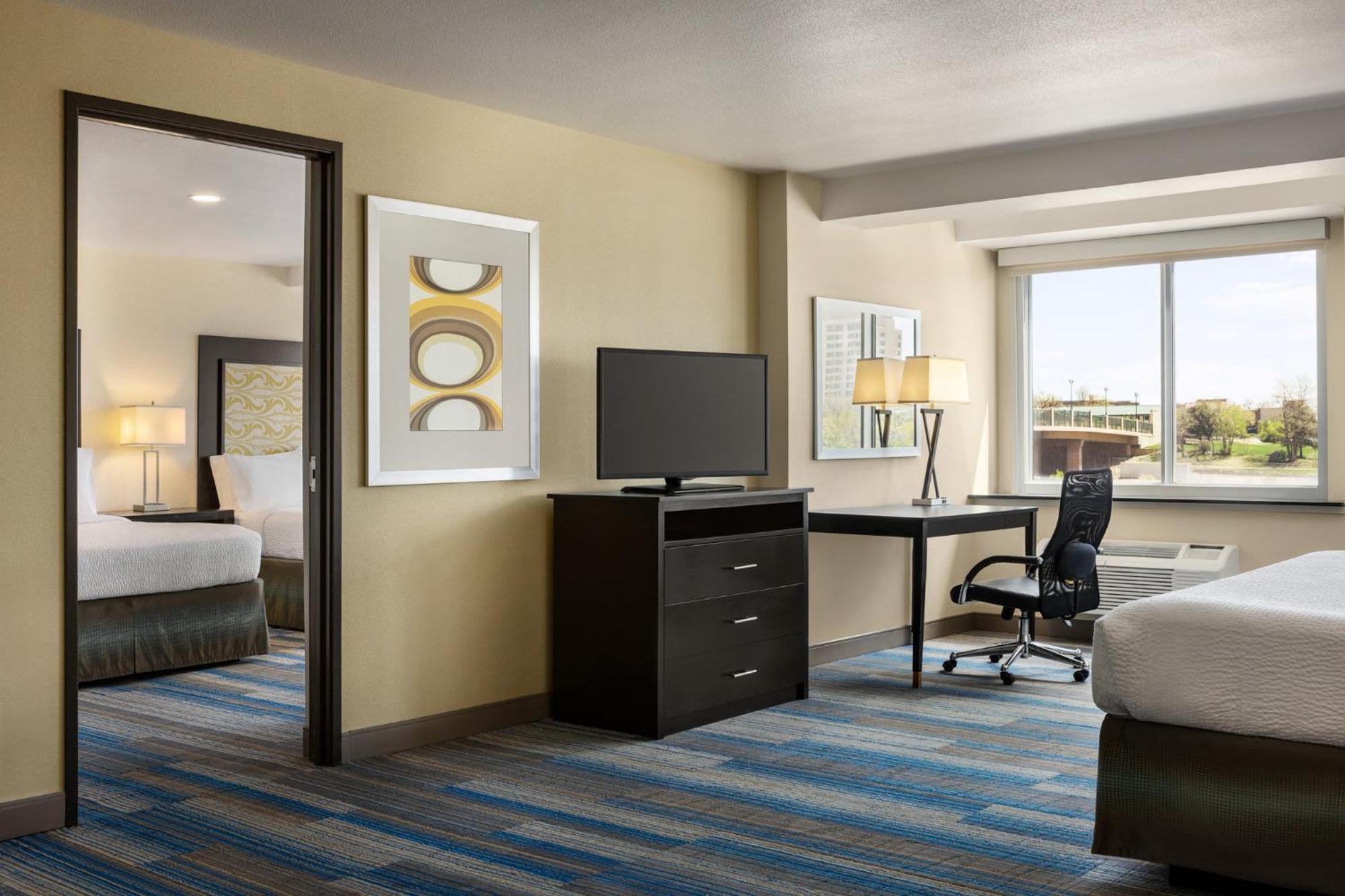 Holiday Inn Express & Suites Colorado Springs Central By Ihg Exteriör bild