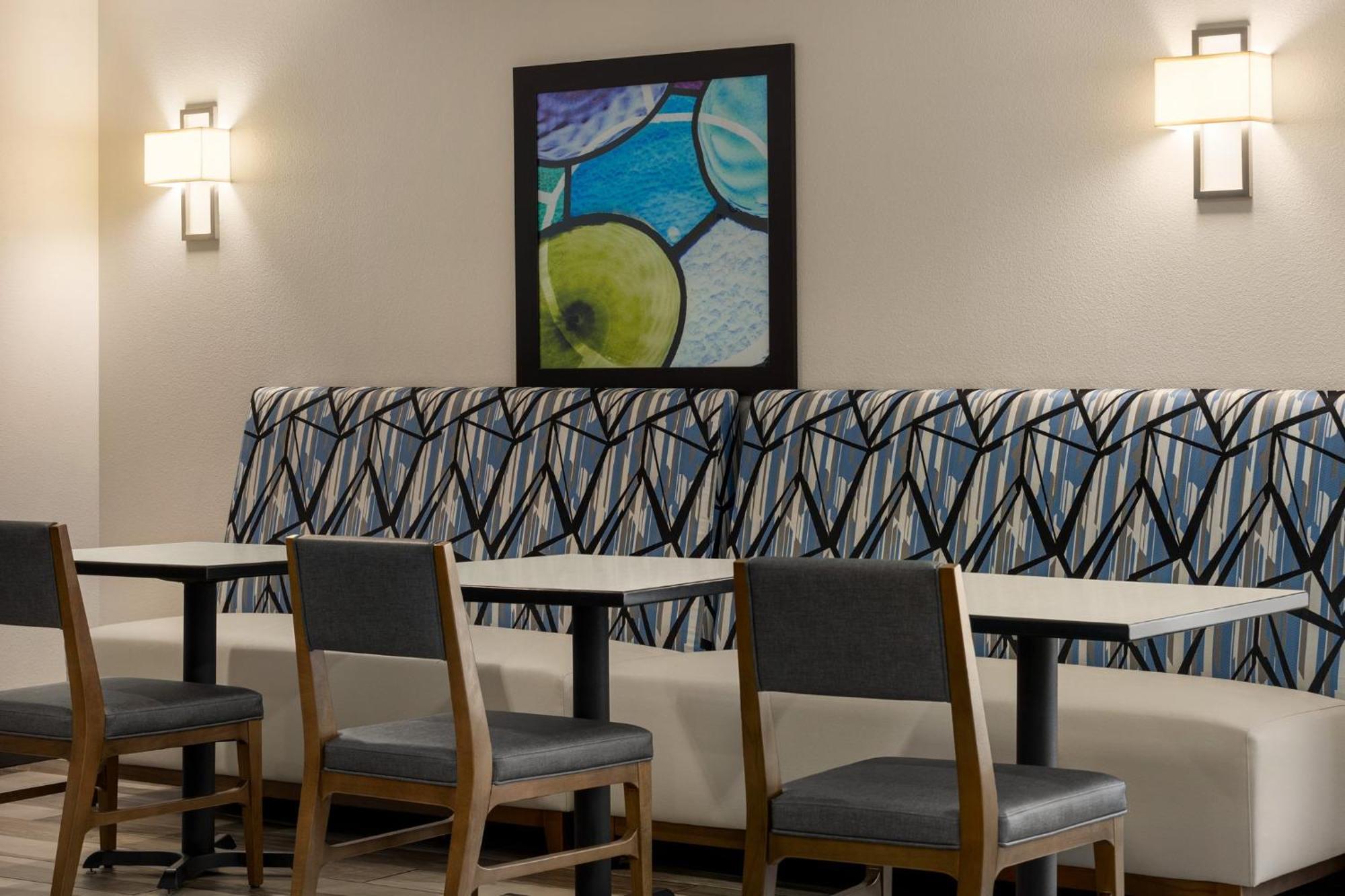 Holiday Inn Express & Suites Colorado Springs Central By Ihg Exteriör bild