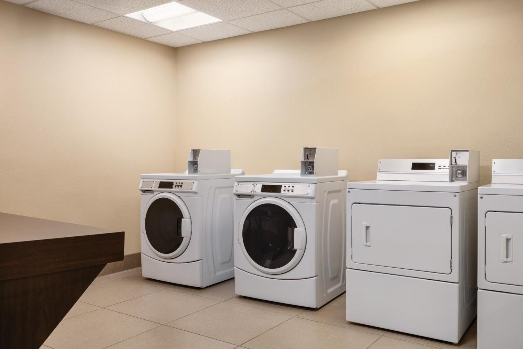 Holiday Inn Express & Suites Colorado Springs Central By Ihg Exteriör bild