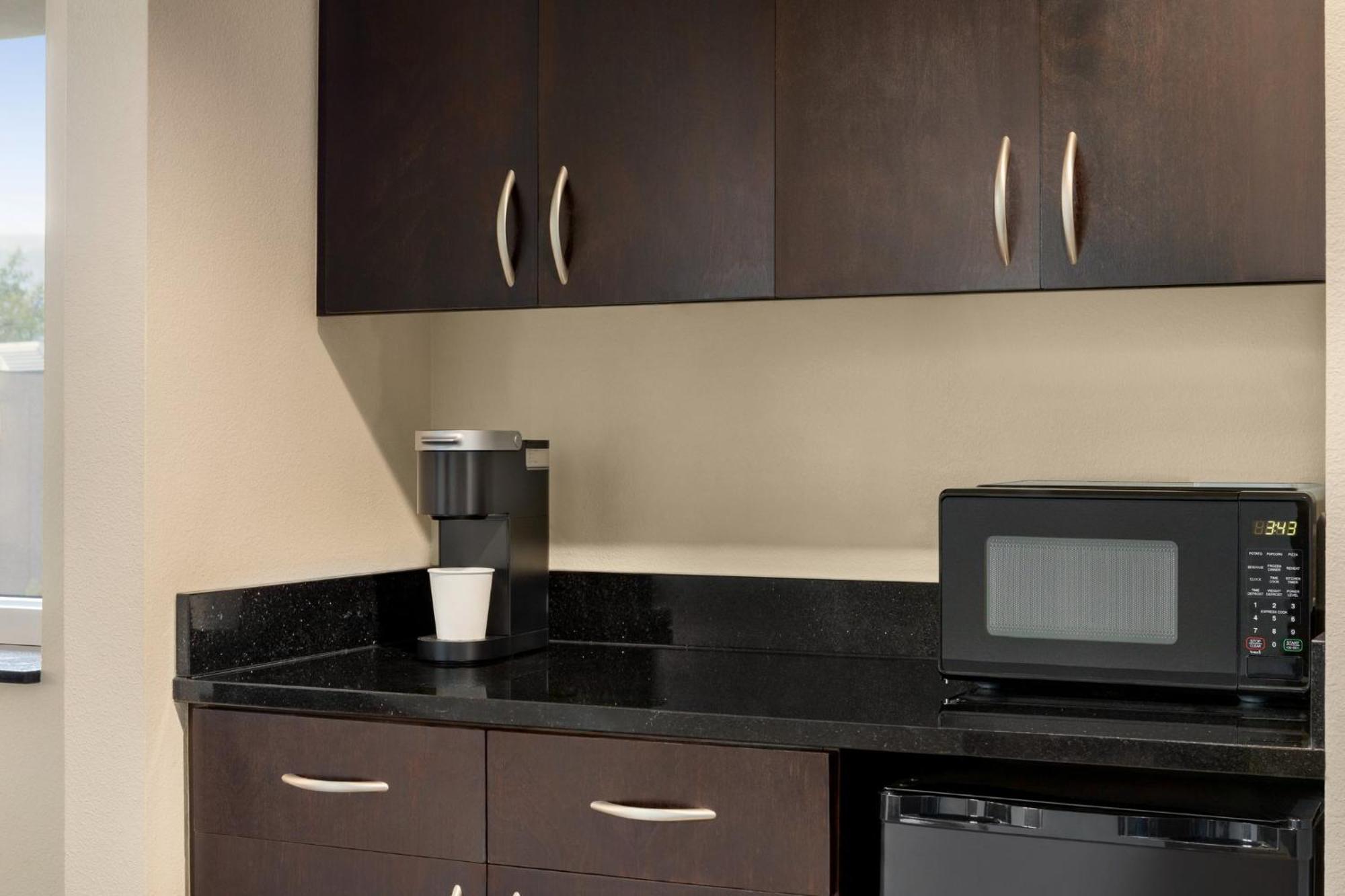Holiday Inn Express & Suites Colorado Springs Central By Ihg Exteriör bild